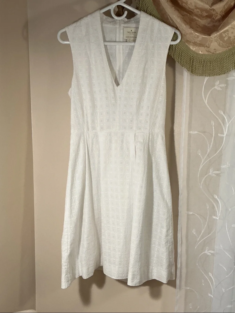 Kate Spade Sleeveless Embroidered White crochet knee length Babydoll Dress Sz 8